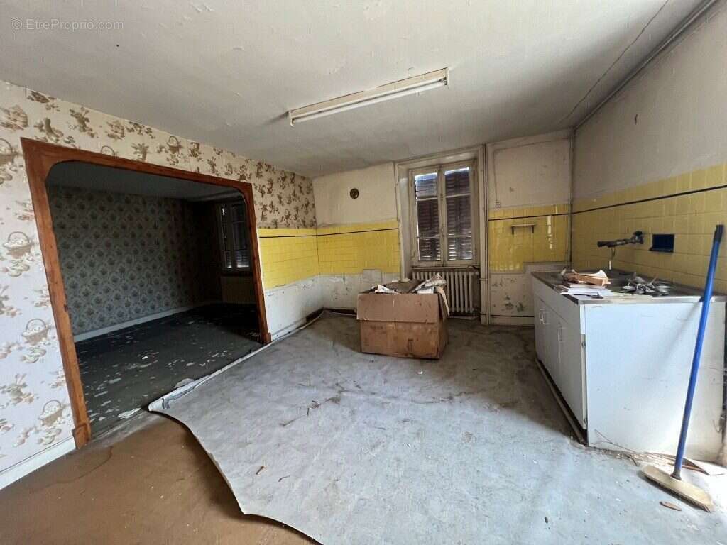 Maison 240 m² à Saint-Alban-Sur-Limagnole  - photo 9