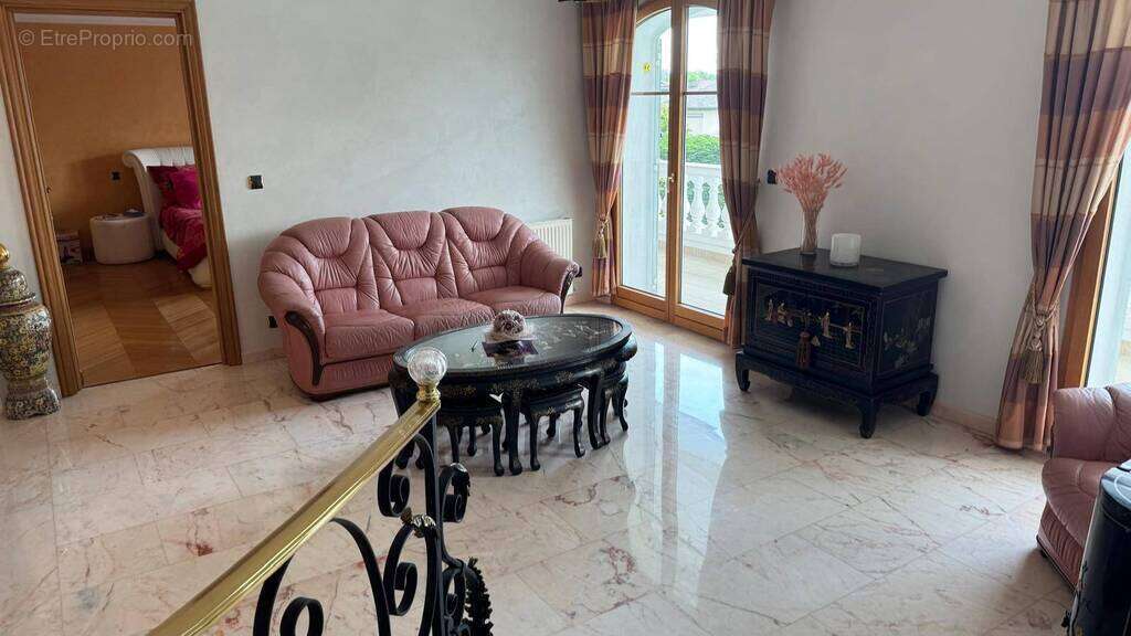 Maison à PREVESSIN-MOENS