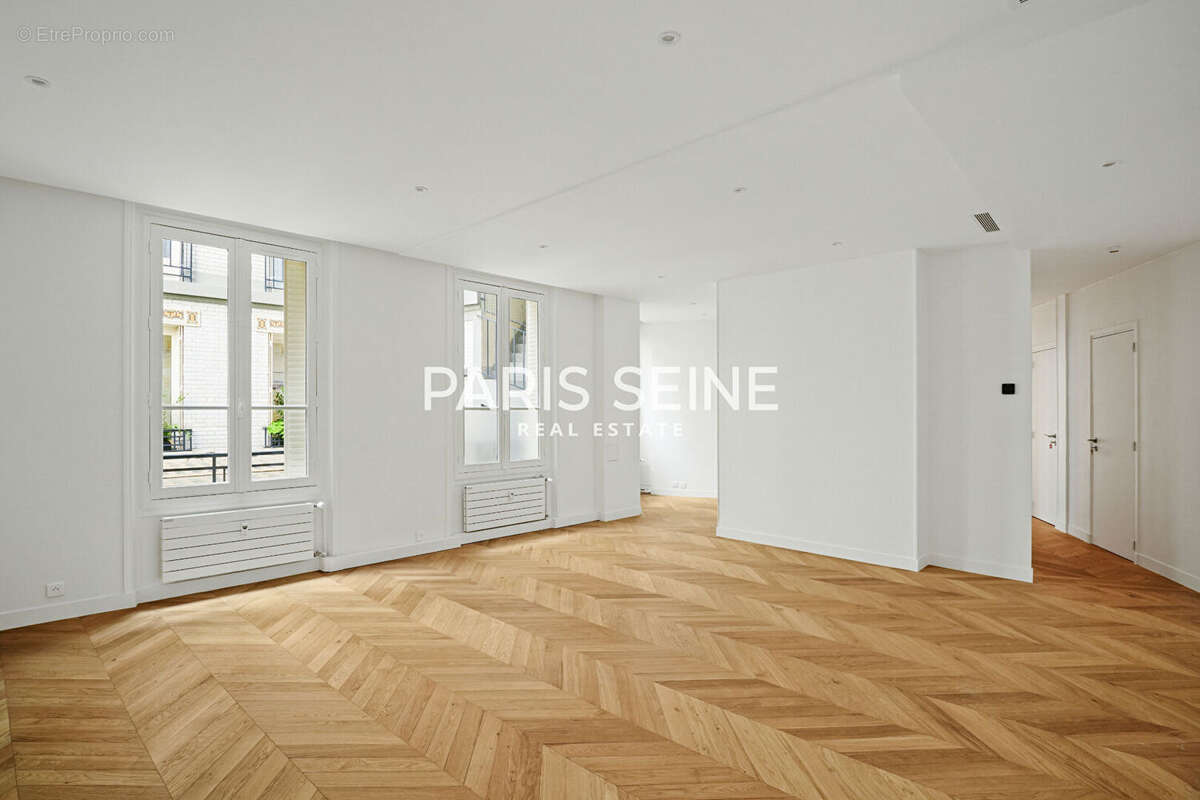 Appartement à PARIS-7E