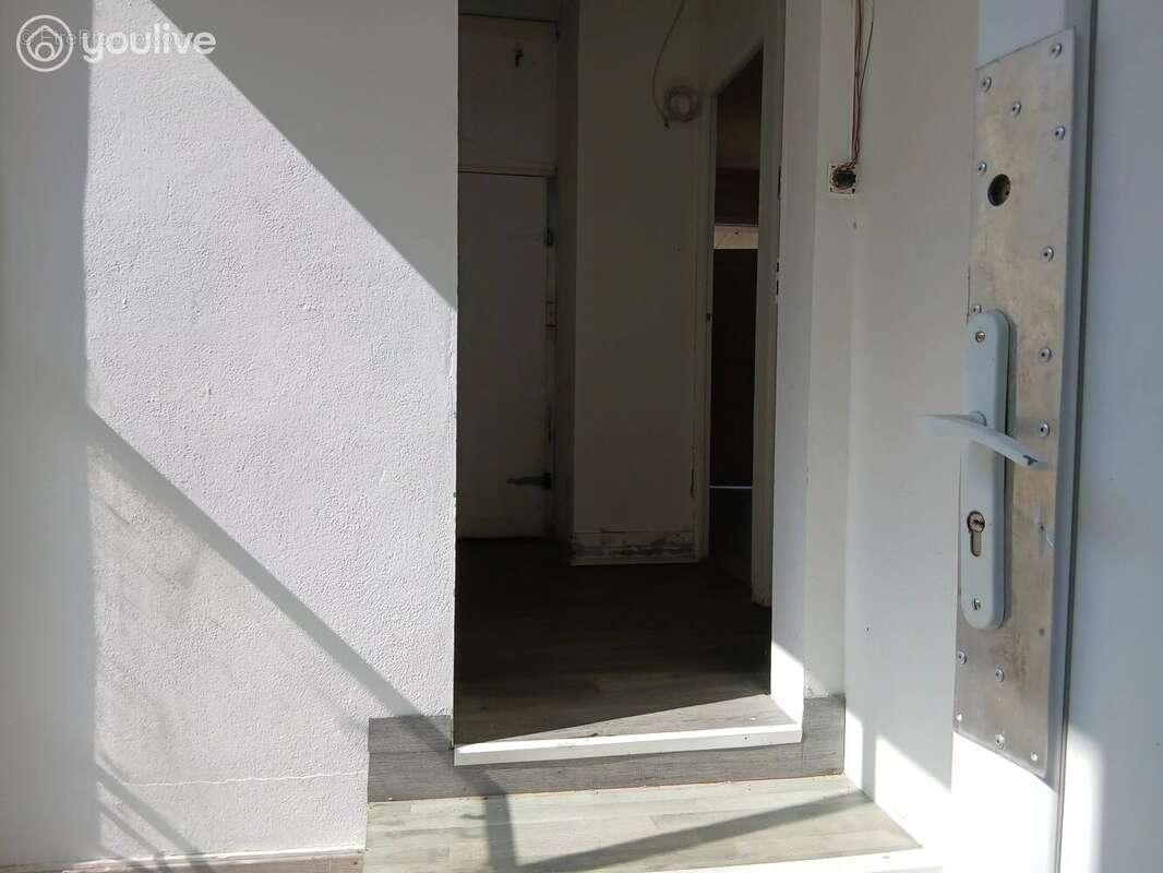 Une maison familiale aux beaux volumes dont T2 indépendant et terrain de plus de 1 100 m² - photo 13