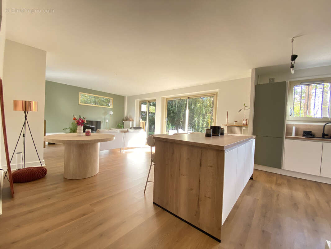 Appartement à LE PLESSIS-ROBINSON