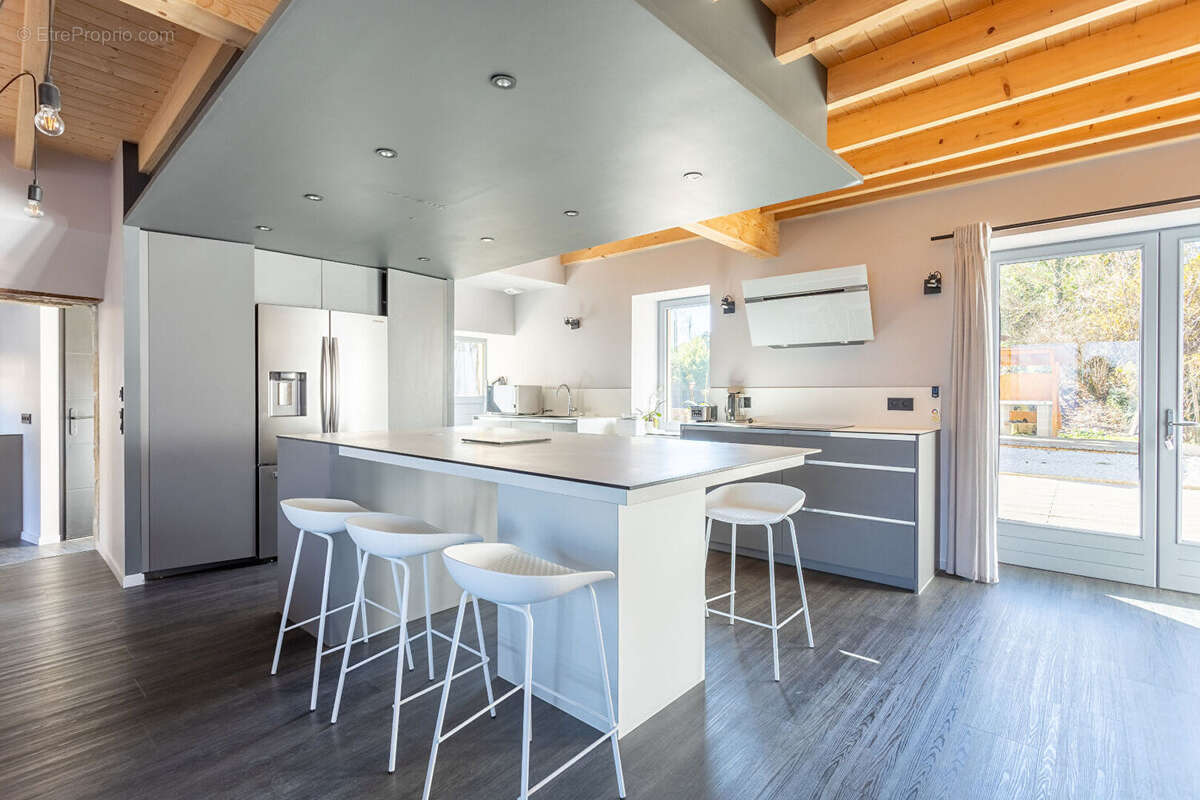 Maison à VIC-LE-COMTE