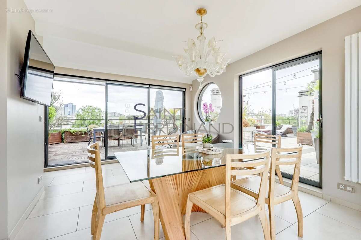 Appartement à NEUILLY-SUR-SEINE