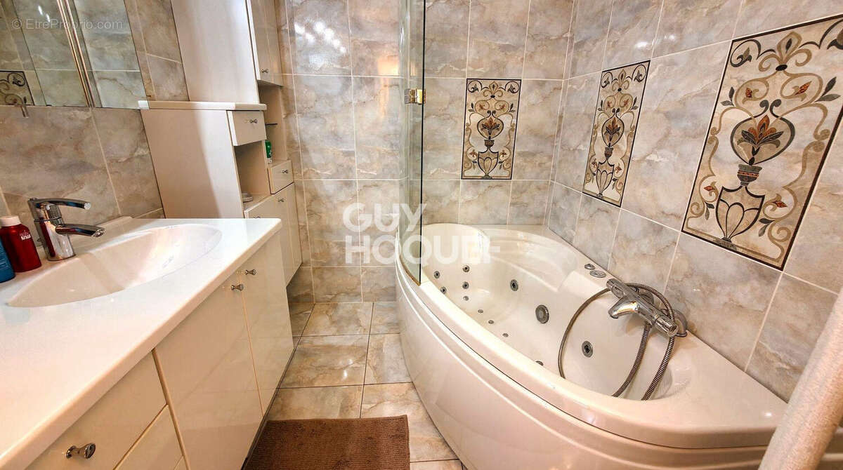 Maison de 193 m² sur un terrain de 520 m² à Chazelles-sur-Lyon - photo 5