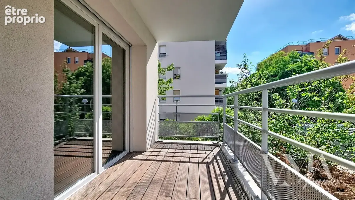 T4 lumineux avec balcon   à deux pas de lyon sud - photo 3