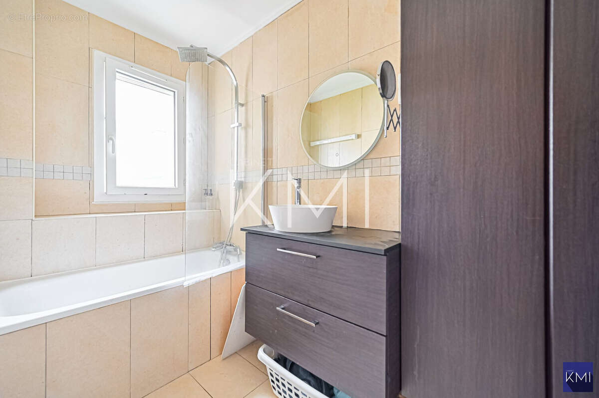 Appartement à PARIS-20E
