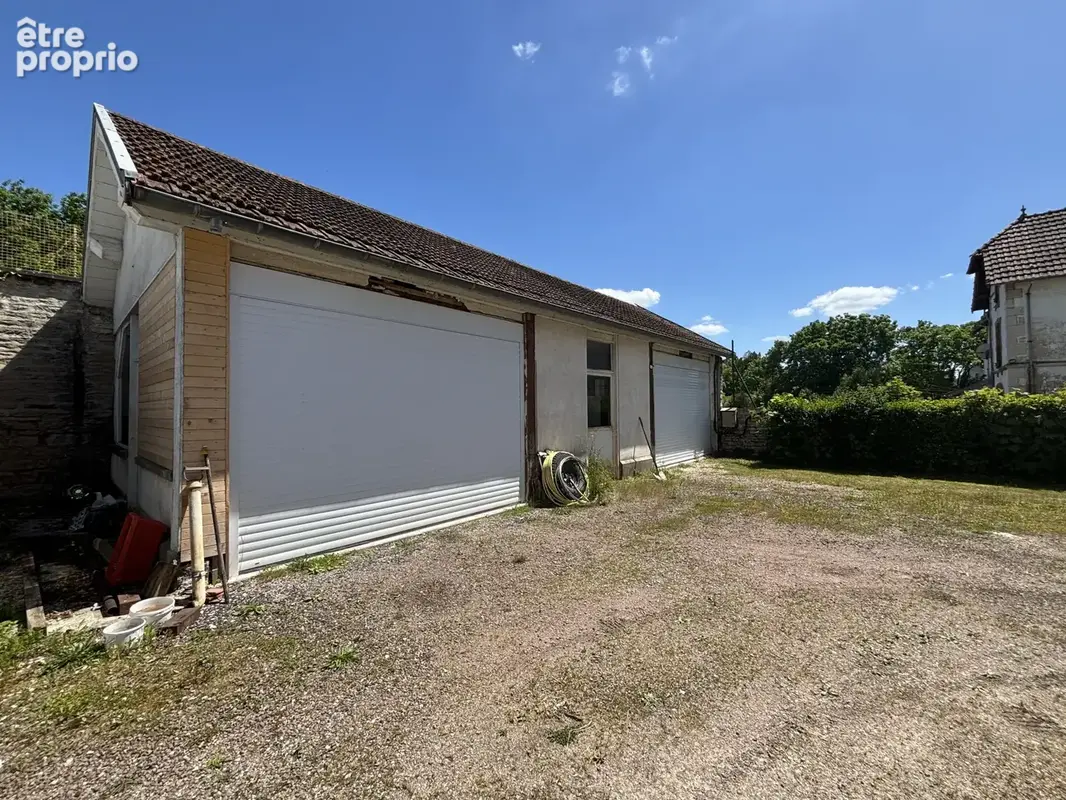 Côte d'Or : Bâtisse bourguignonne de 450m2 dont 260 m2 rénové (plain pied) , annexes, garages sur  4000m2 - photo 10