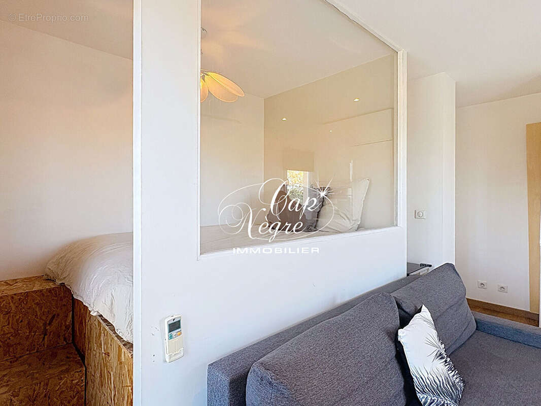 Appartement vue mer proche plage  rénové en dernier étage à vendre à saint tropez - photo 7