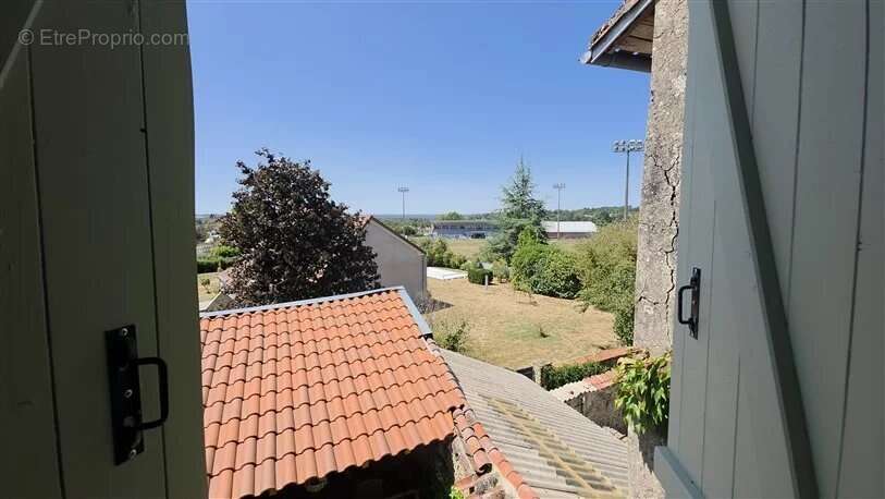 À vendre : maison de 2 chambres avec cour enchantée à Bellac (87) - photo 11