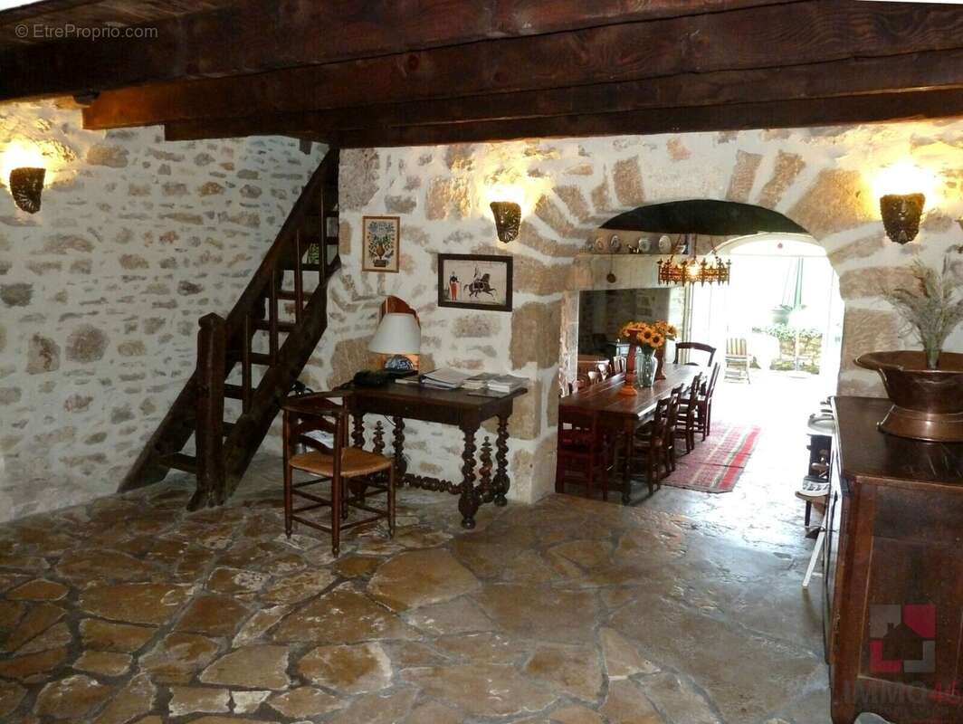Maison 321 m² à Luzech  - photo 3