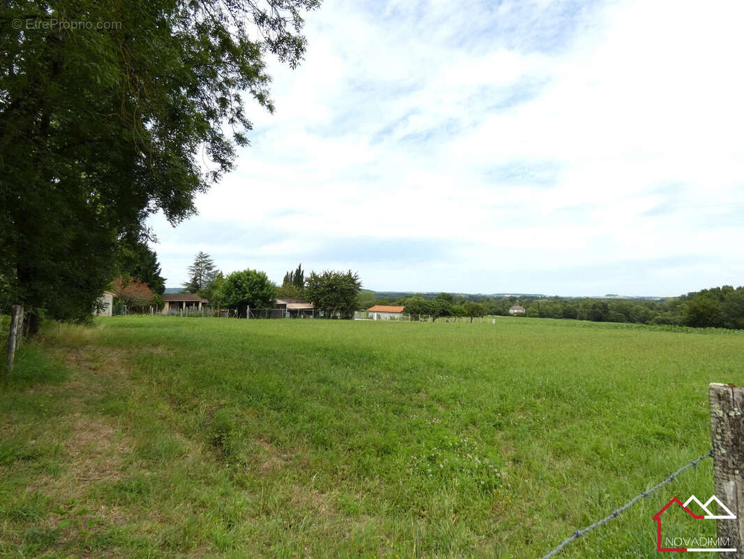 Terrain à SAINT-ANTOINE-CUMOND