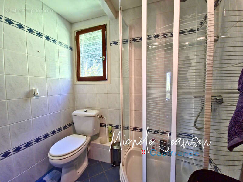 Maison à SAINT-GEORGES-DES-HURTIERES