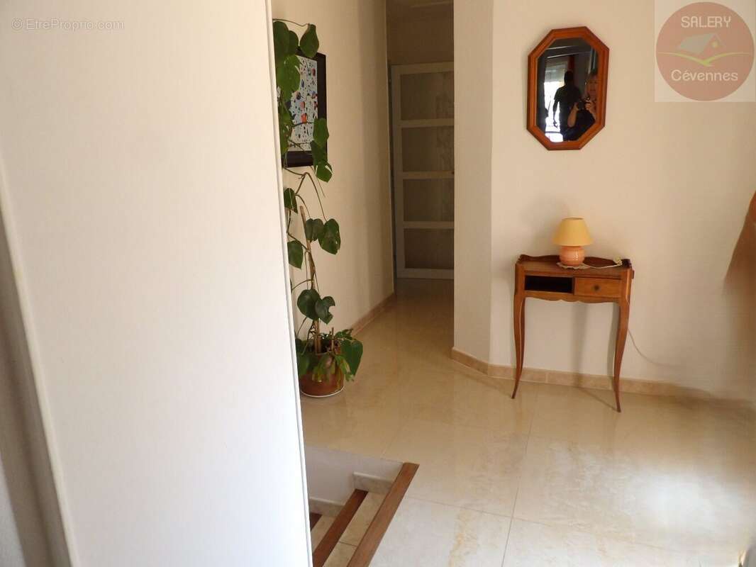 Villa familiale avec piscine,appartement indépendant et terrain arboré - photo 6