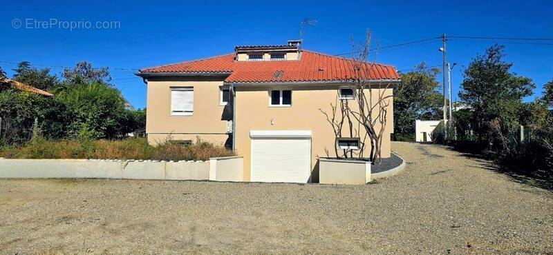 Maison à BRUGUIERES