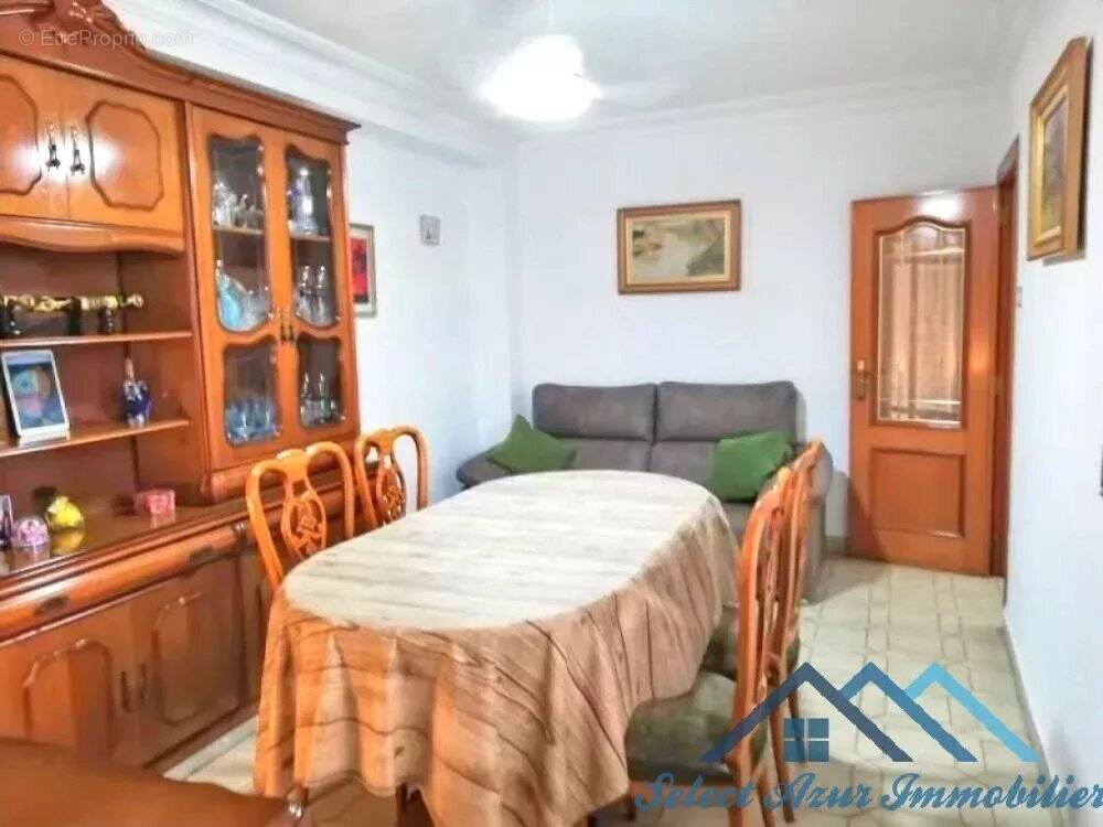 Appartement à SAINT-LAURENT-DU-VAR