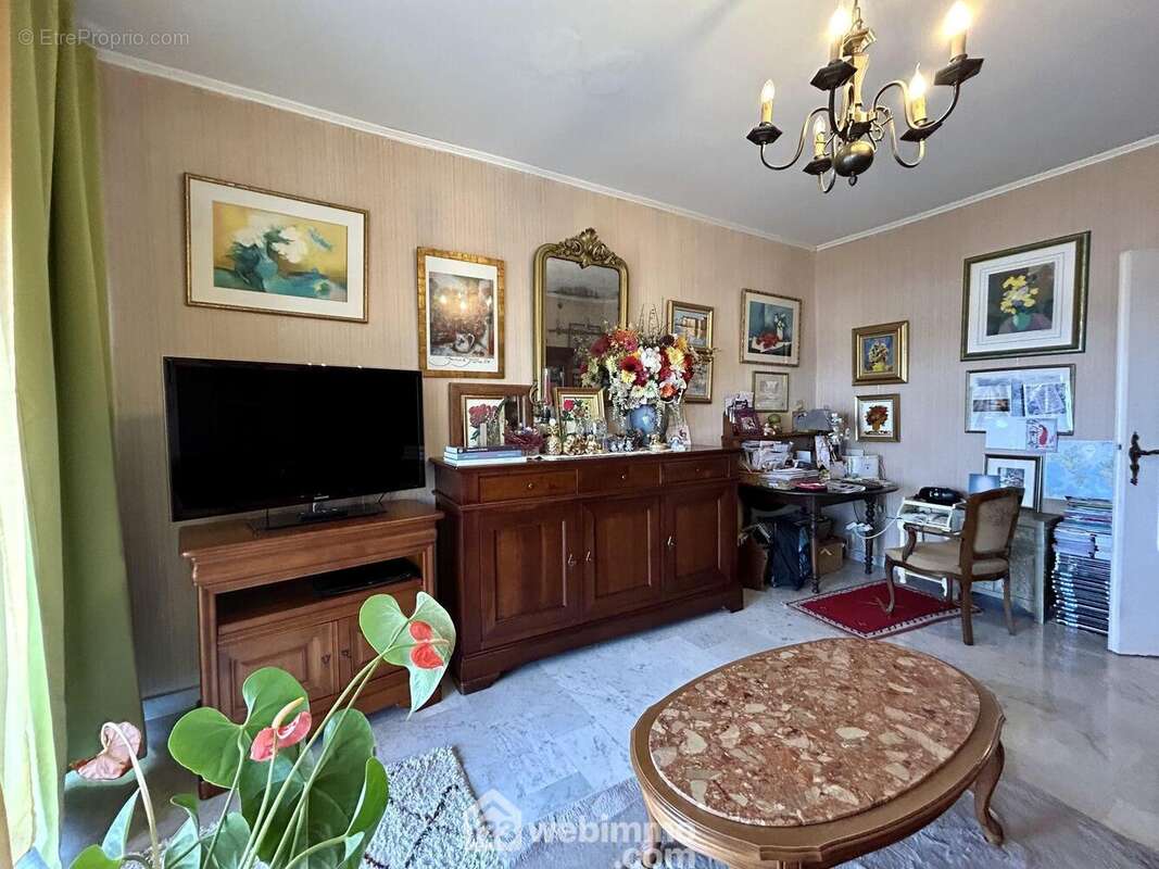 Marbre au sol - Appartement à BASTIA