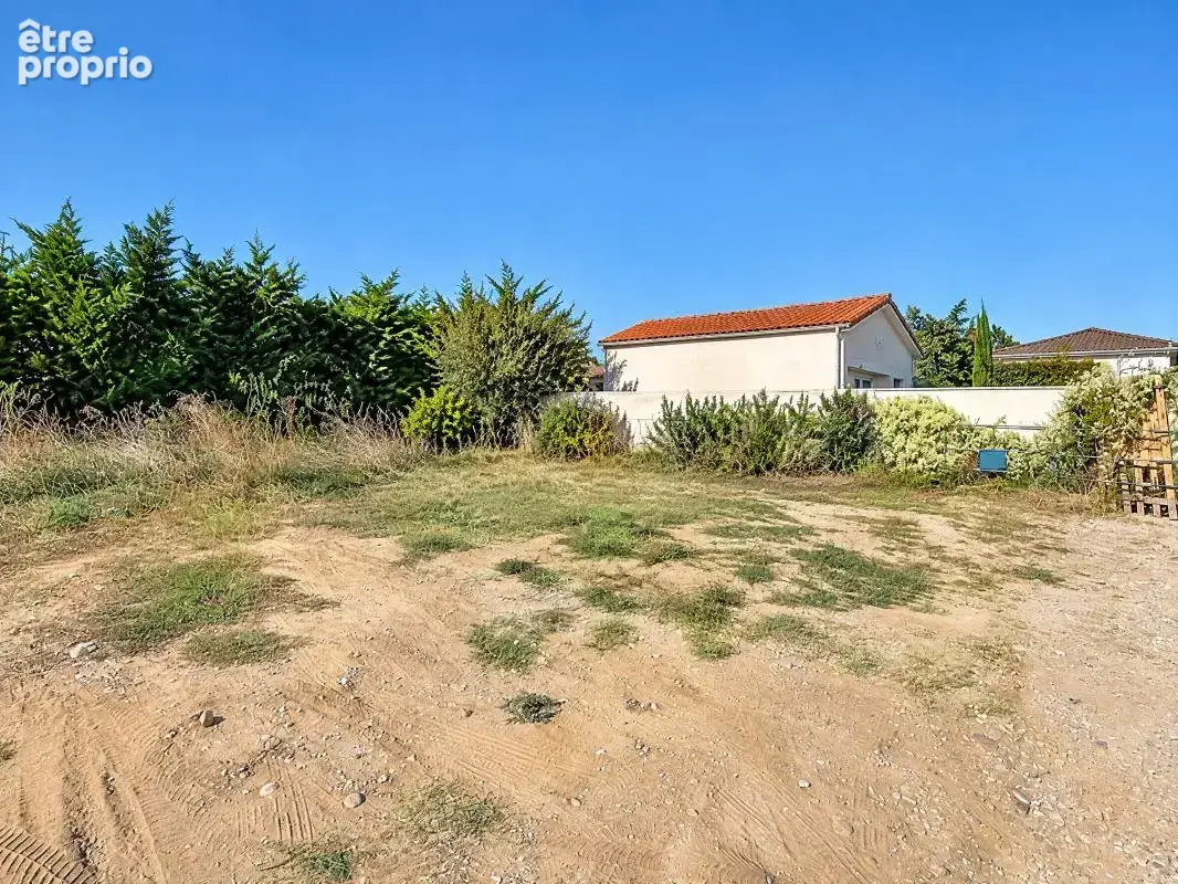 Terrain - 300m² - Au cœur du village - photo 2