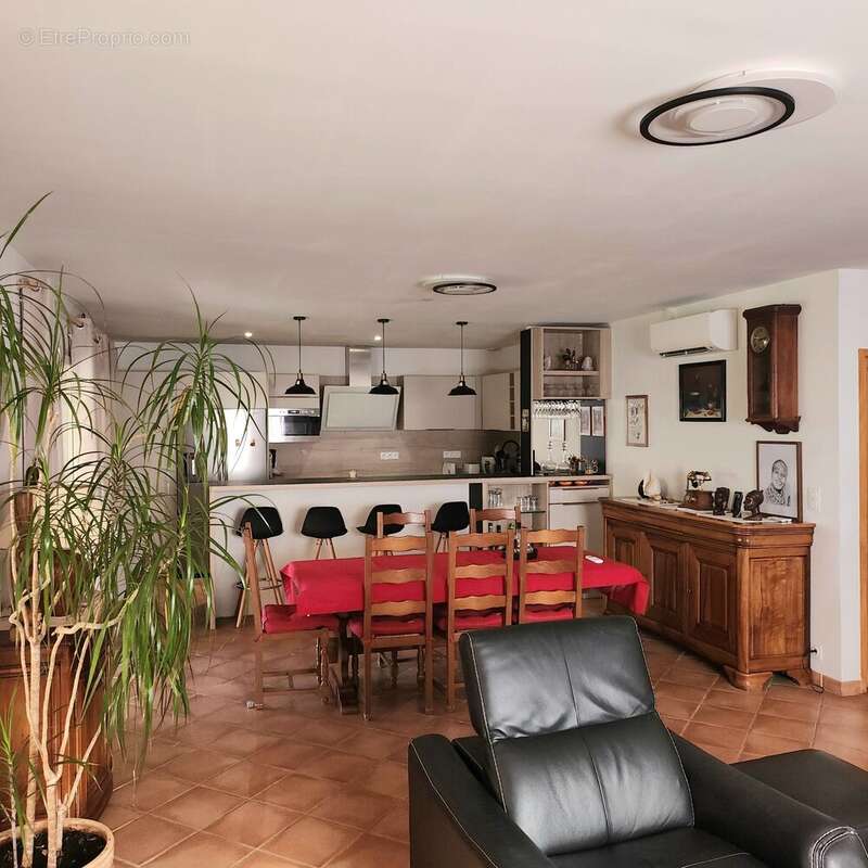 Maison à LEZAN