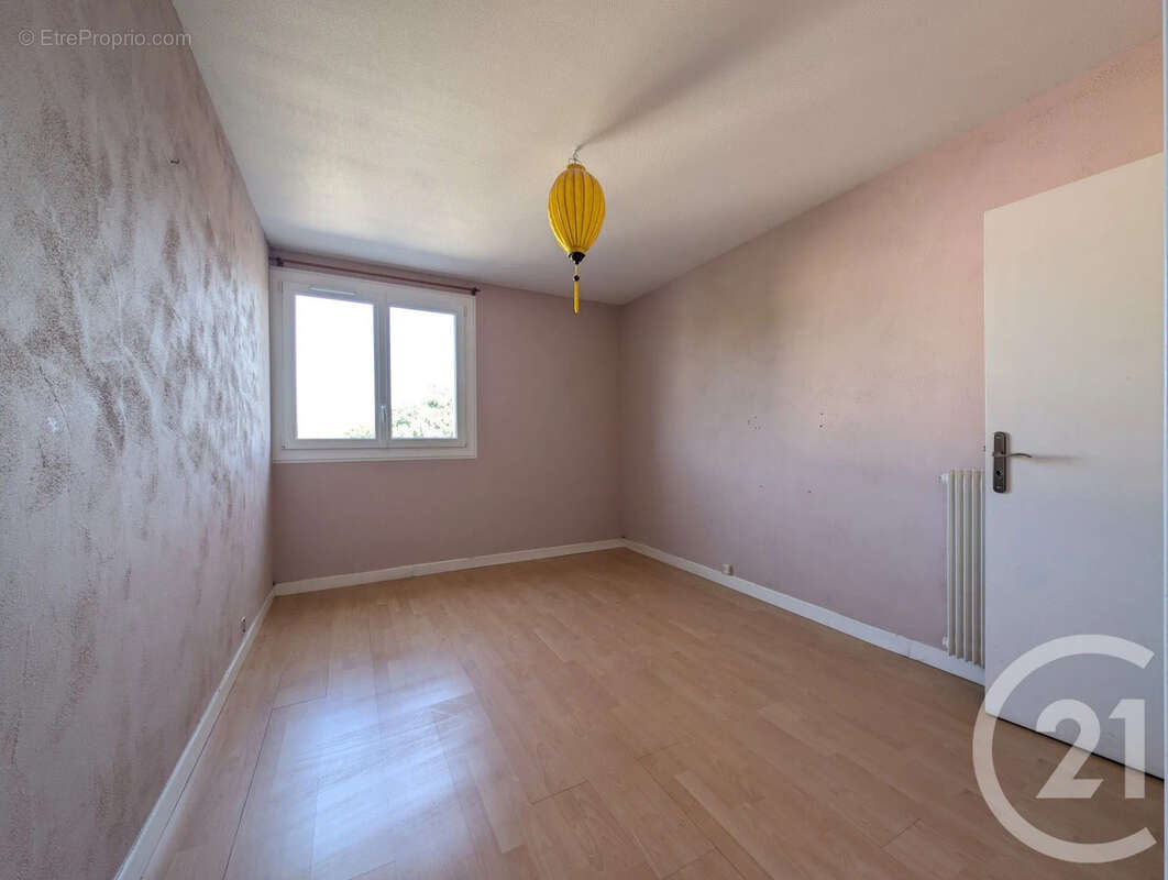 Appartement 76 m² à Limoges  - photo 2