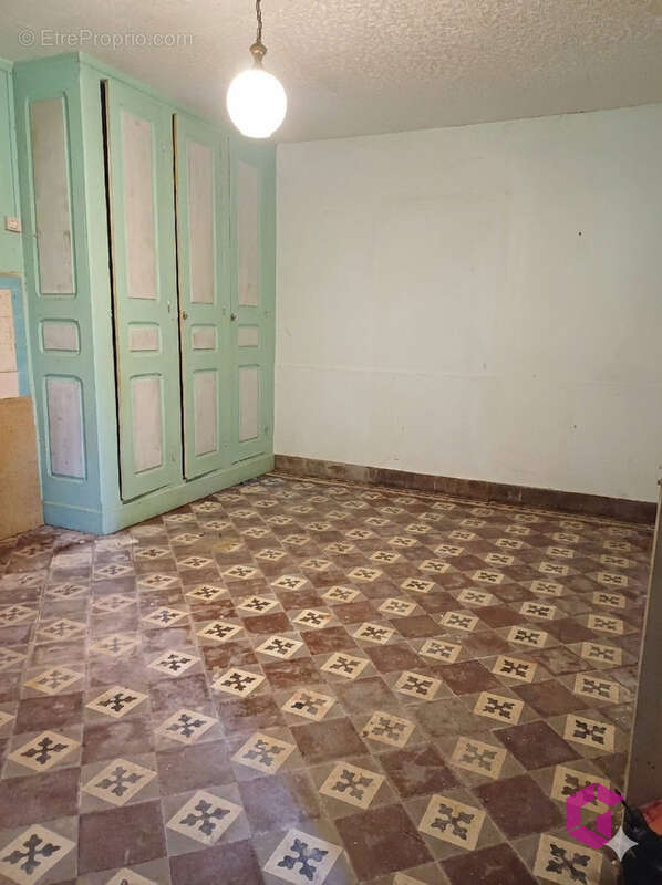 Maison de ville à rénover - photo 3