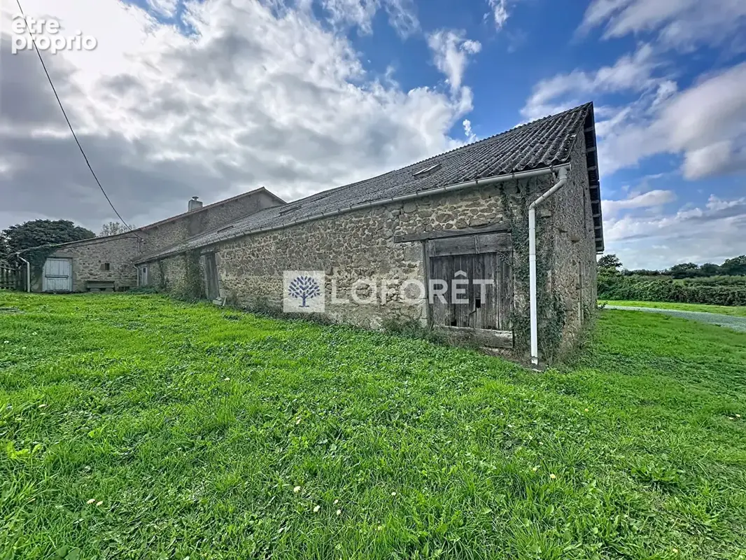 Maison 150 m² ! 5 chambres, terrain de 3 400 m² et nombreuses dépendances, fort potentiel ! - photo 6