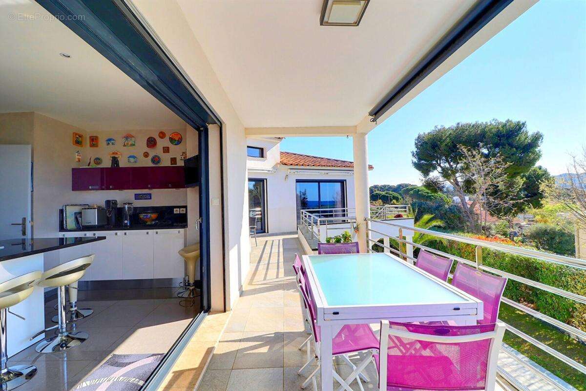 Maison à SAINT-CYR-SUR-MER