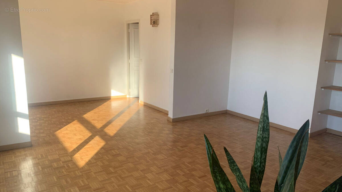 Appartement à HOUILLES