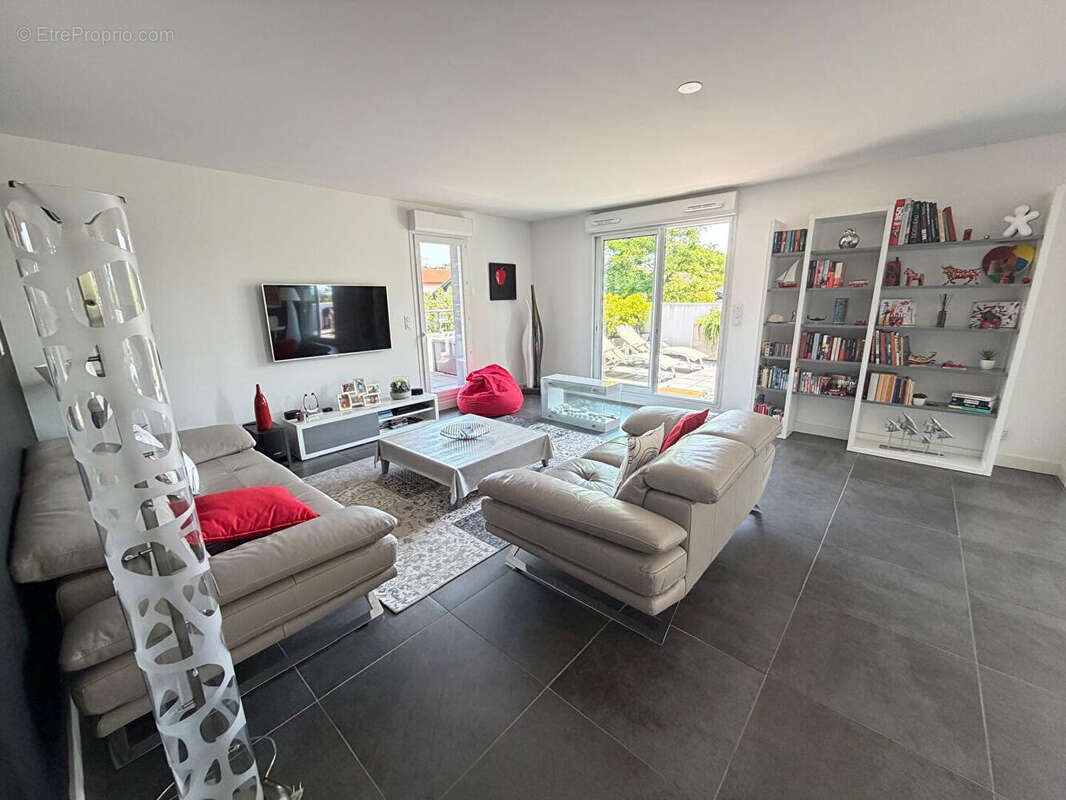 Bayonne , quartier des arènes  appartement attique d'exception - photo 4