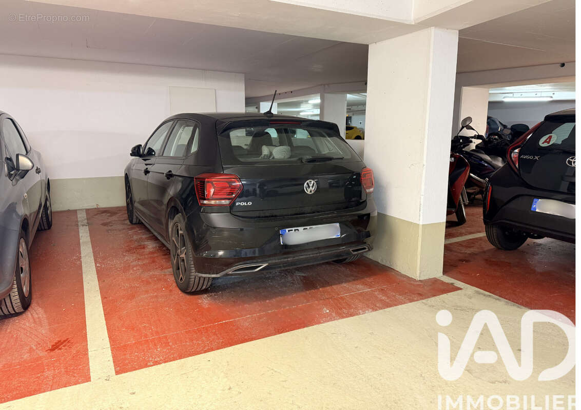 Photo 3 - Parking à PARIS-11E