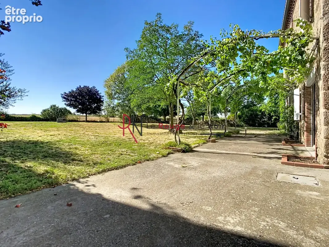 Talencieux - Au calme - Maison indépendante en pierres apparentes sans vis-à-vis avec nombreuses annexes - photo 10