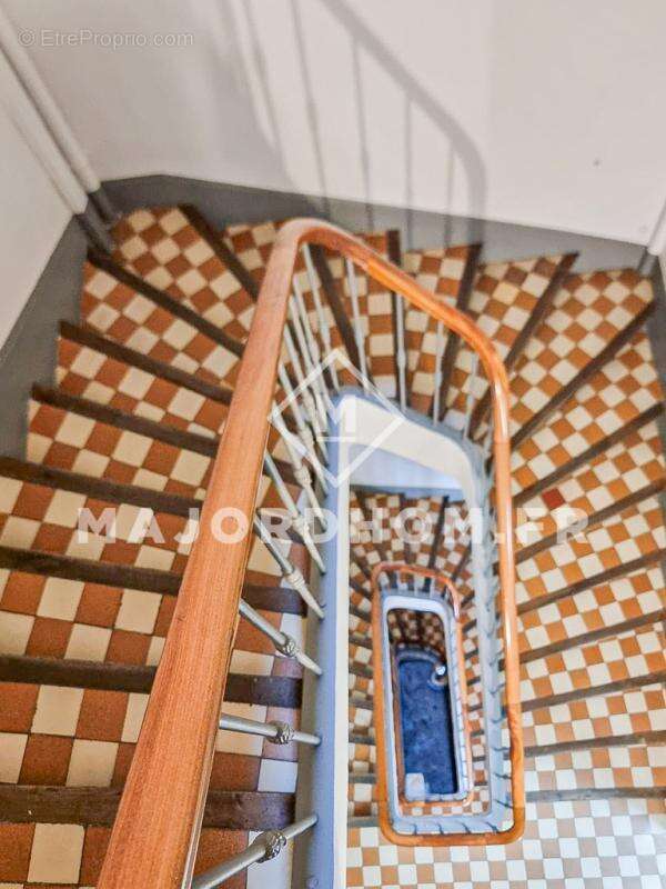 Appartement à MARSEILLE-5E