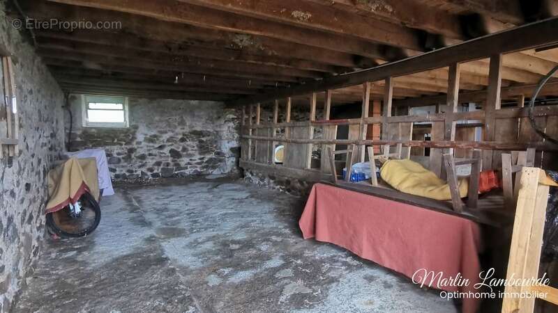 Maison à SAINT-LEONARD-DE-NOBLAT