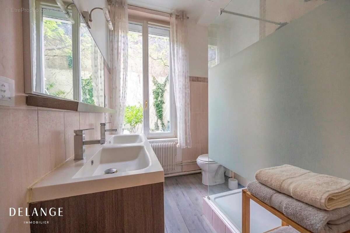 Appartement à PARIS-12E