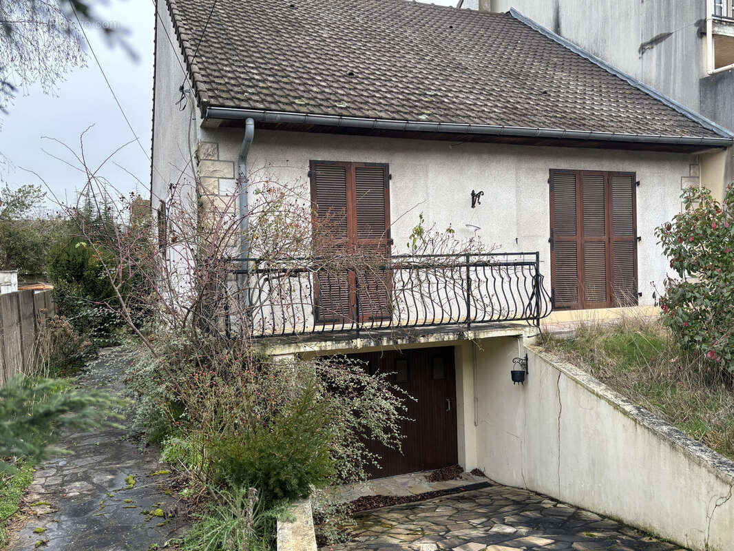 Maison à SAINTE-GENEVIEVE-DES-BOIS