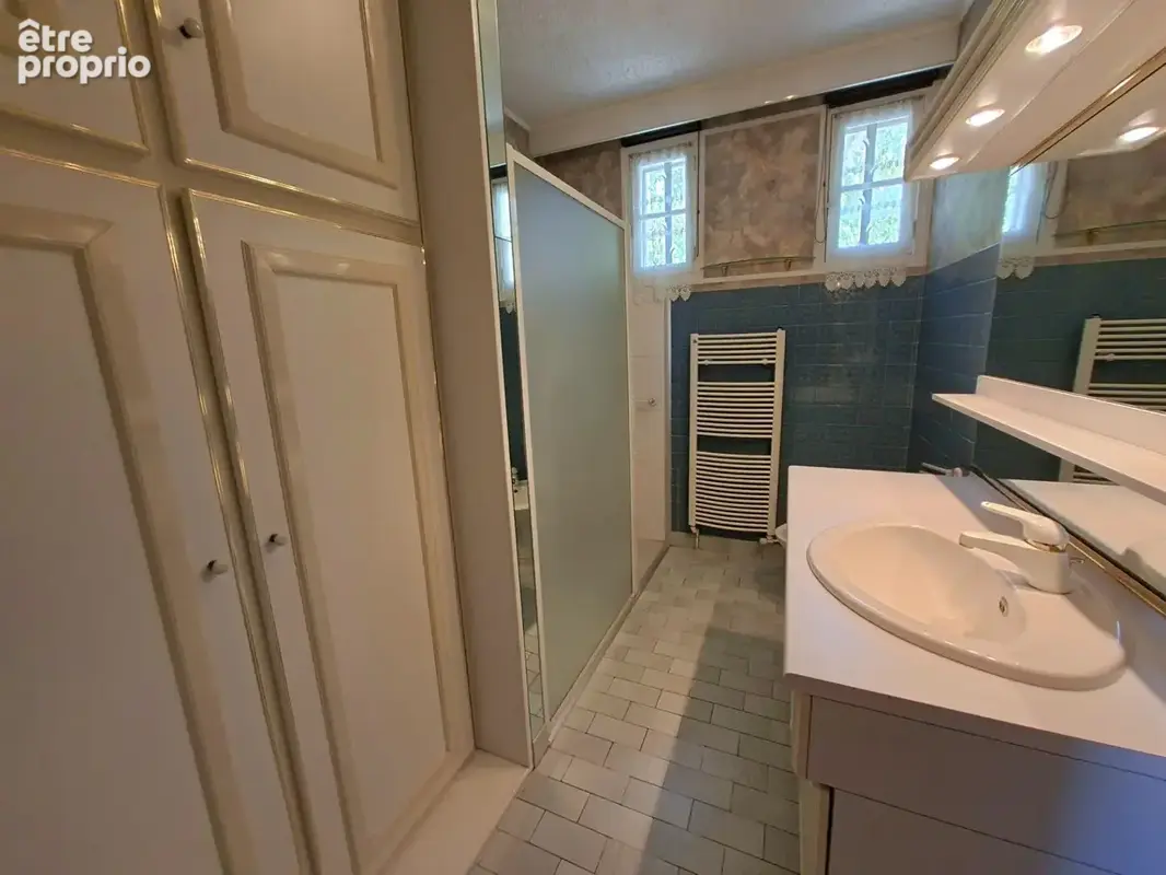 Villa avec piscine à 2 minutes des commodités - photo 6