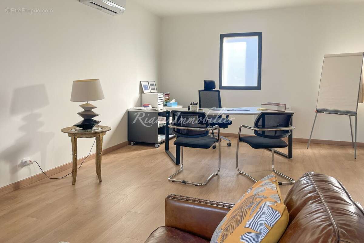 Appartement 220 m² à Robion  - photo 2