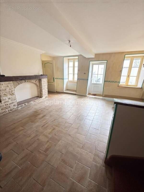 Maison familiale 120 m² à Xambes – 3 chambres, garage et cour intérieure – Secteur calme - photo 2