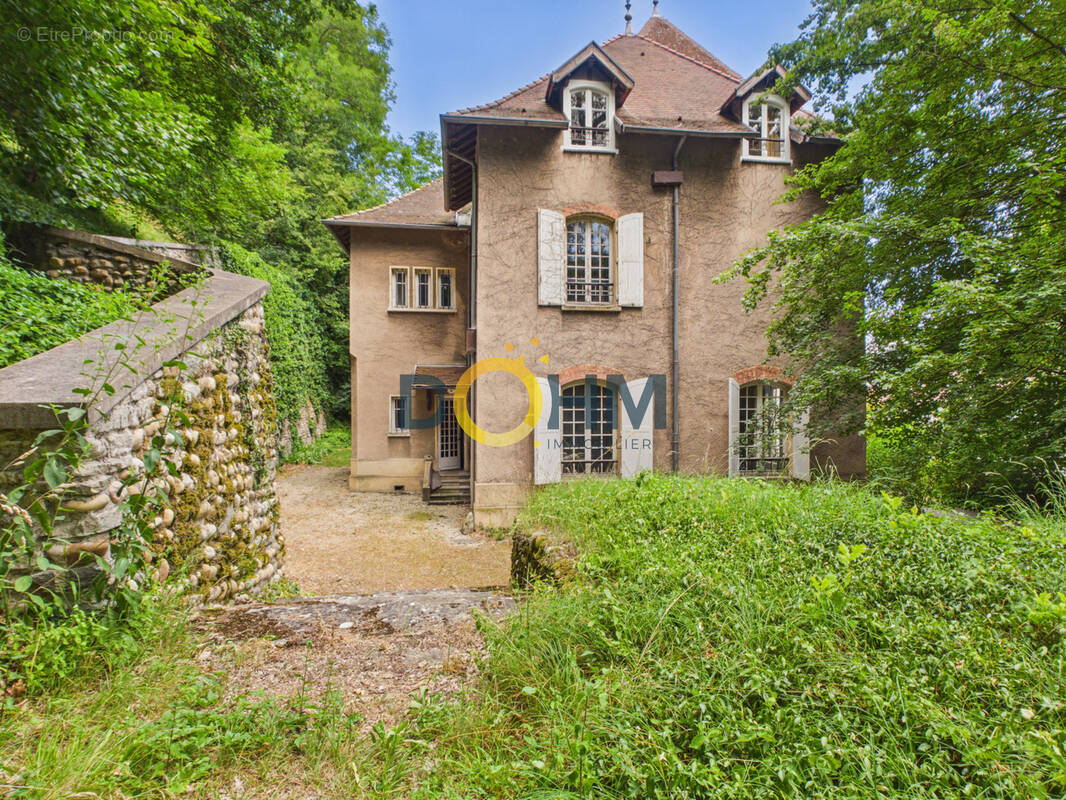 Maison à SAINT-VICTOR-DE-CESSIEU