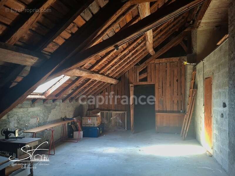 A vendre - Demeure de caractère au fort potentiel - 14 pièces - Saint-Hélène-du-Lac (73800) - photo 15