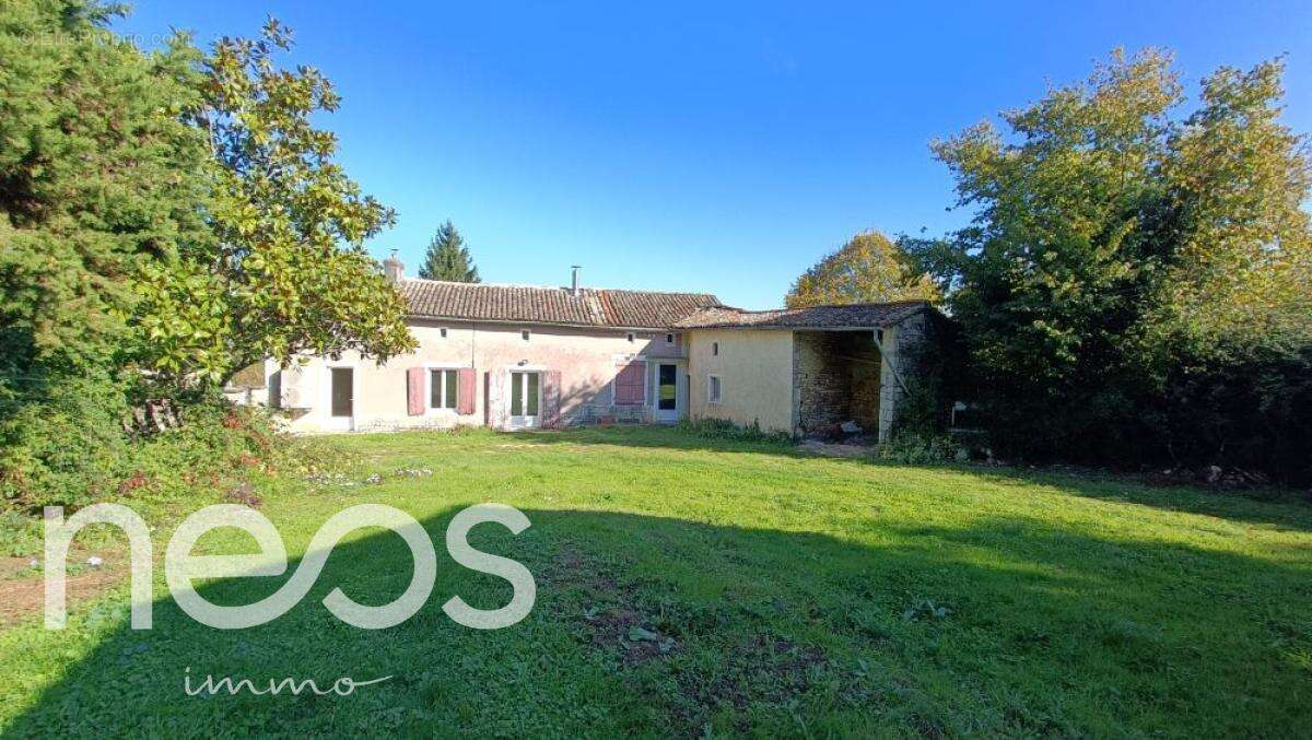 Maison à MAIRE-LEVESCAULT