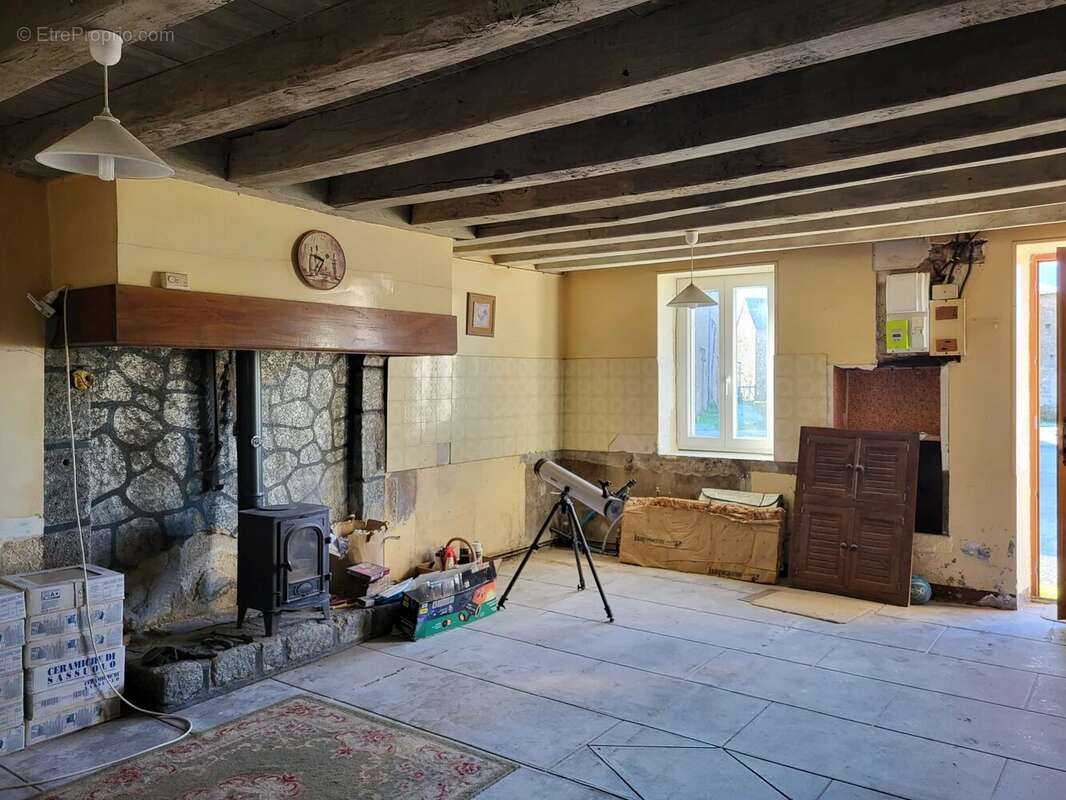 Maison à SAINT-PRIEST-LA-PLAINE