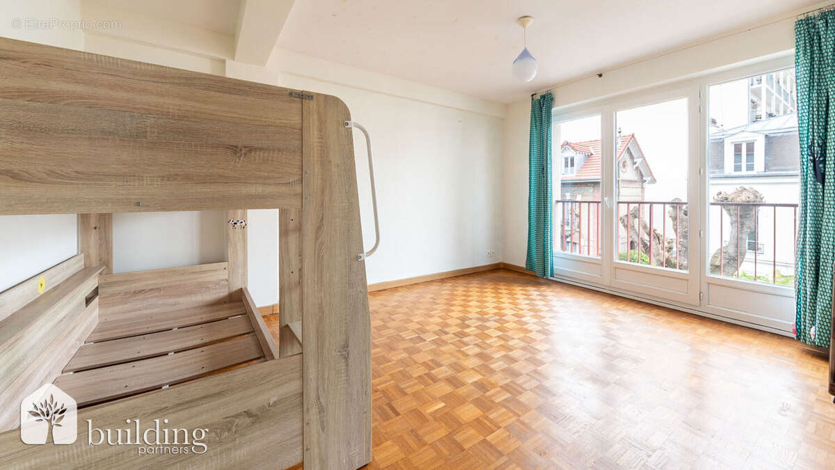Appartement à COURBEVOIE