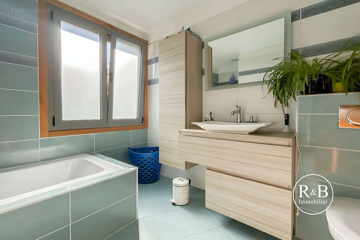 Maison à LES CLAYES-SOUS-BOIS