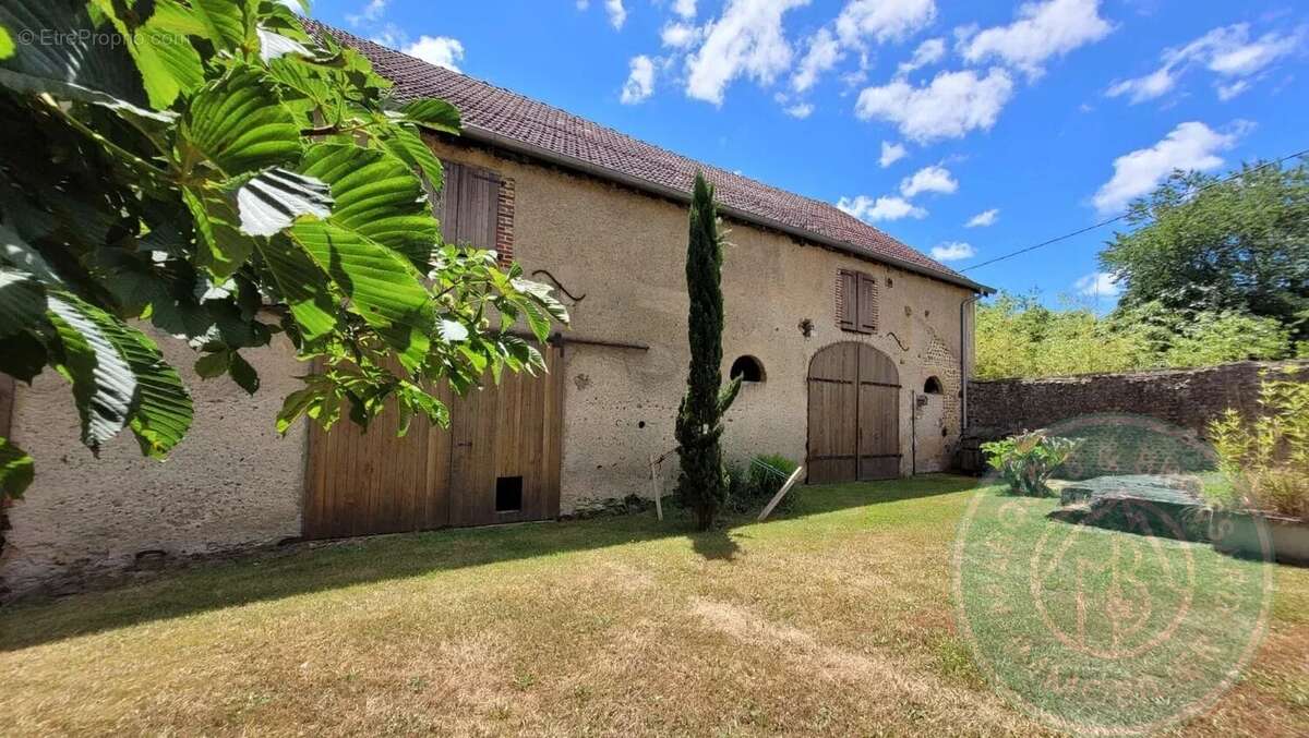 Maison à LEMBEYE