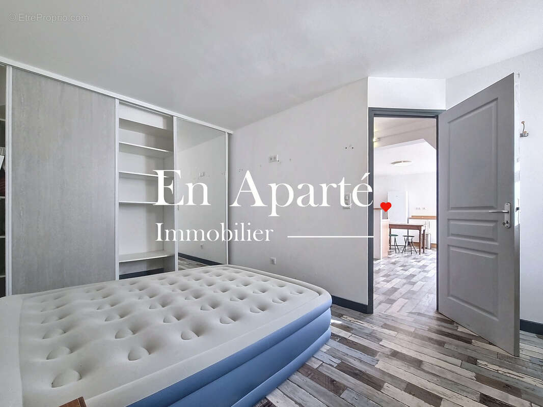 Appartement à DONVILLE-LES-BAINS