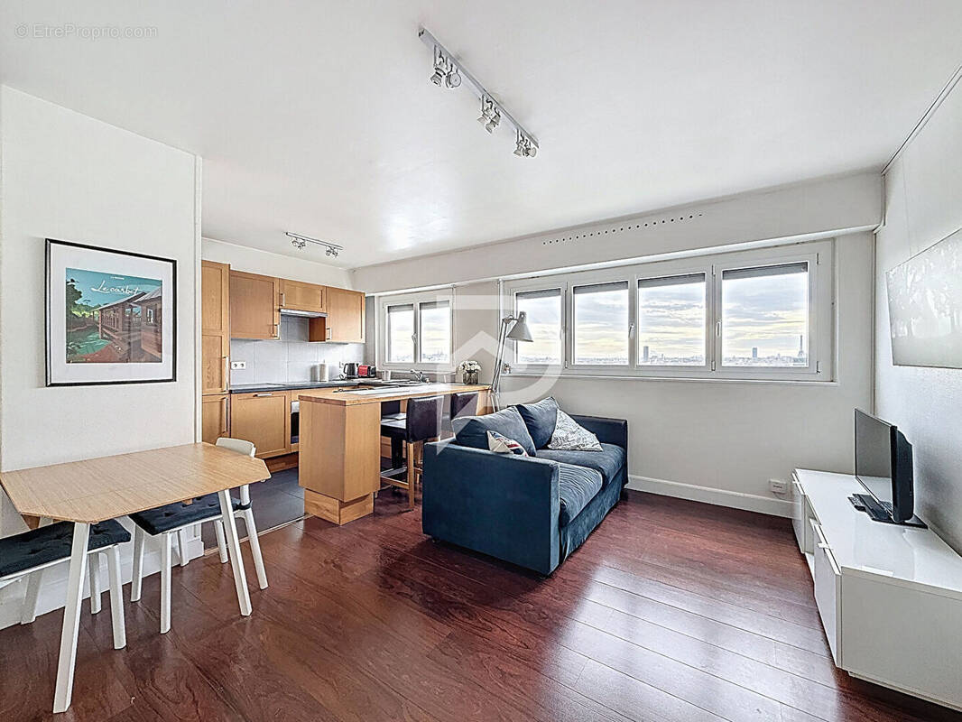 Appartement à COURBEVOIE