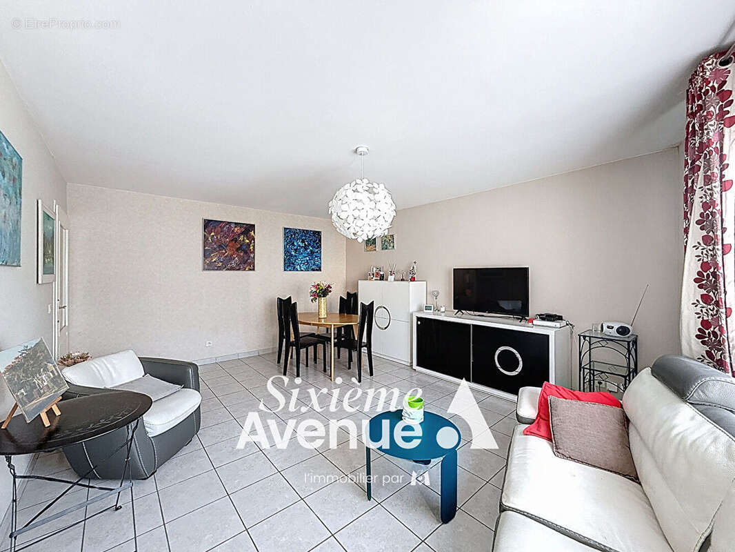 Appartement à DECINES-CHARPIEU