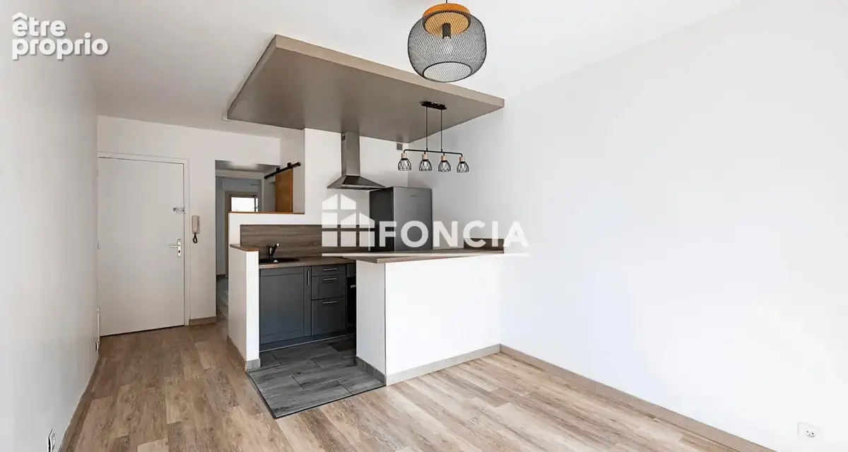 Menton proximite gare routiere et commerces 2 pieces traversant en etage eleve - photo 5