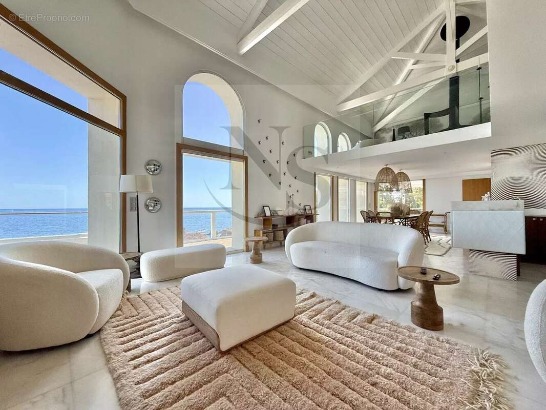 Maison à THEOULE-SUR-MER