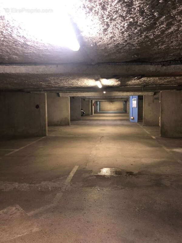 Parking à PARIS-10E